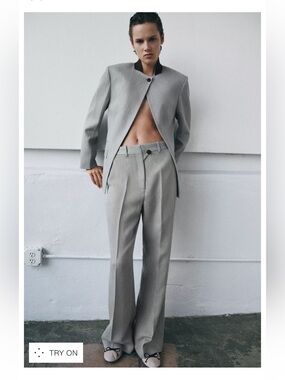 Zara collarless blazer in gray linen mix
Worn once no flaws 
Size small